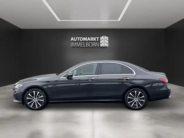 Mercedes-Benz 300 view 11