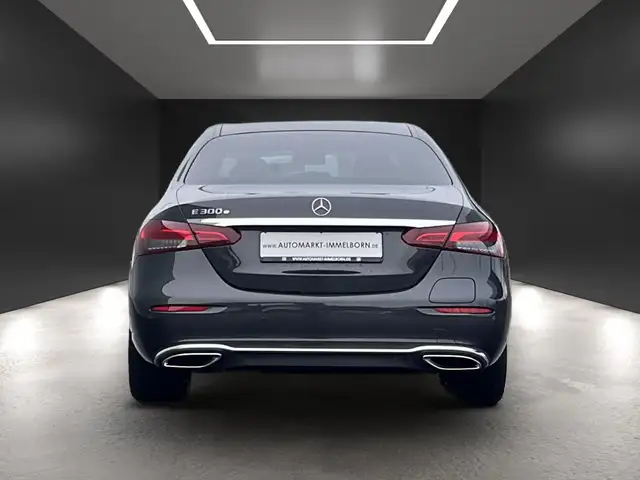 Mercedes-Benz 300 view 10