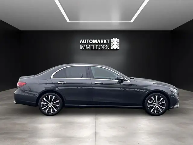 Mercedes-Benz 300 view 12