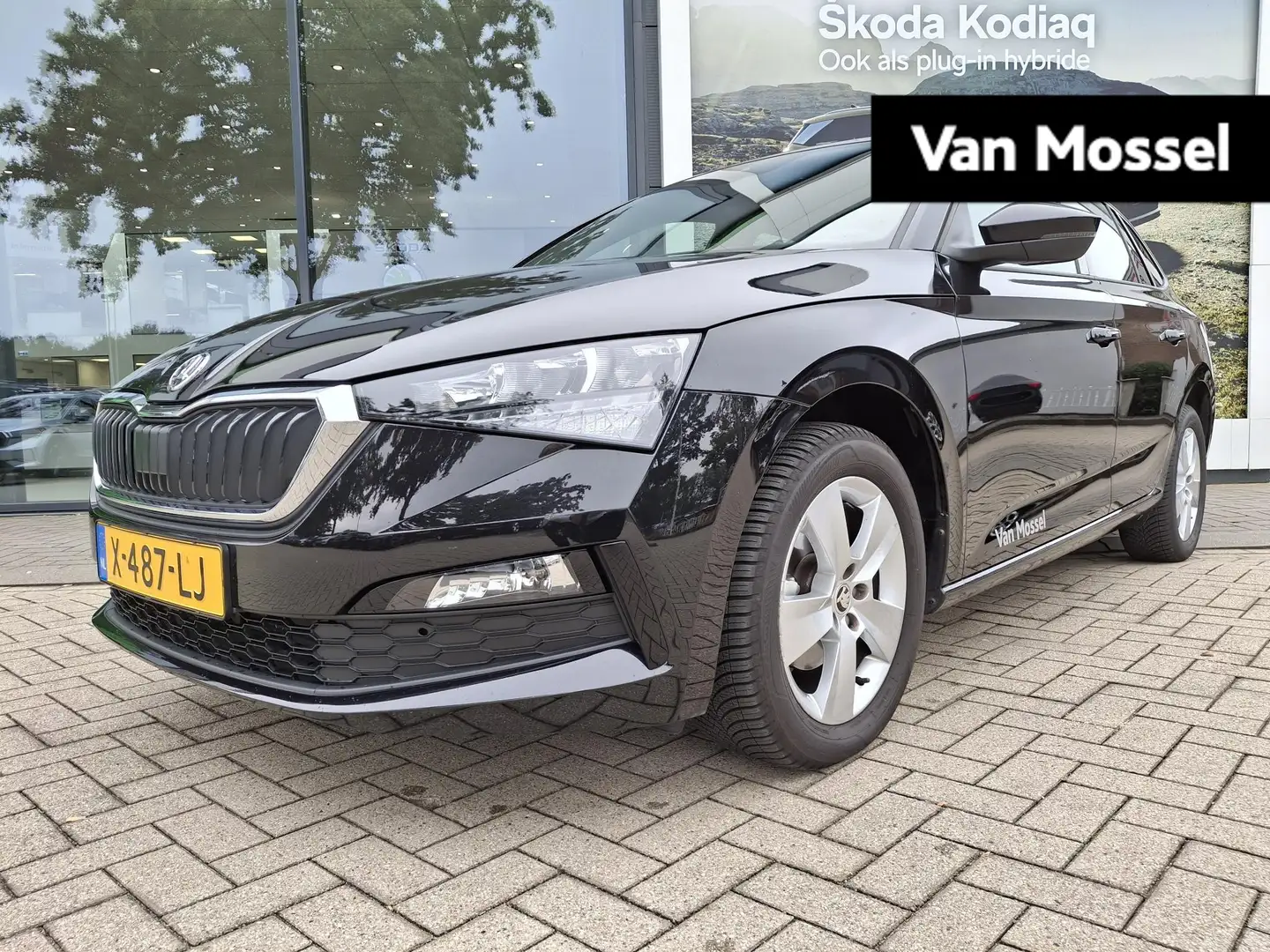 Skoda Scala 1.0 TSI Sport Business | Navigatie | Parkeersensor Zwart - 1