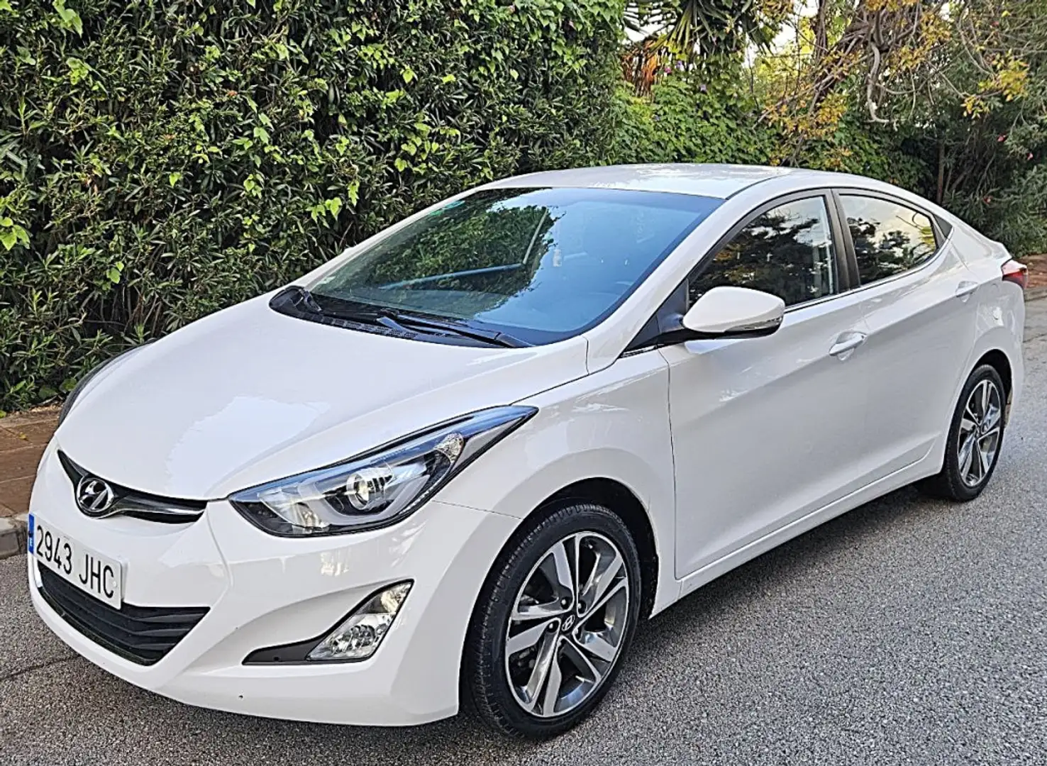 Hyundai ELANTRA 1.6i Tecno Alb - 1