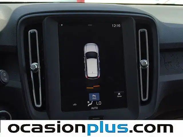 Volvo XC40 view 9