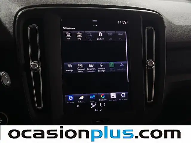 Volvo XC40 view 8