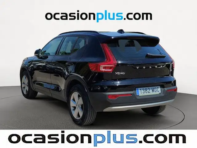 Volvo XC40 view 3