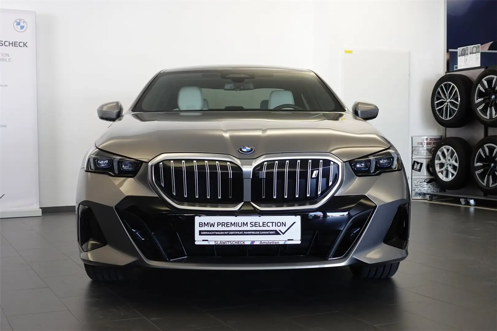 BMW i5 eDrive40 M-Sportpaket G60 Grau - 2