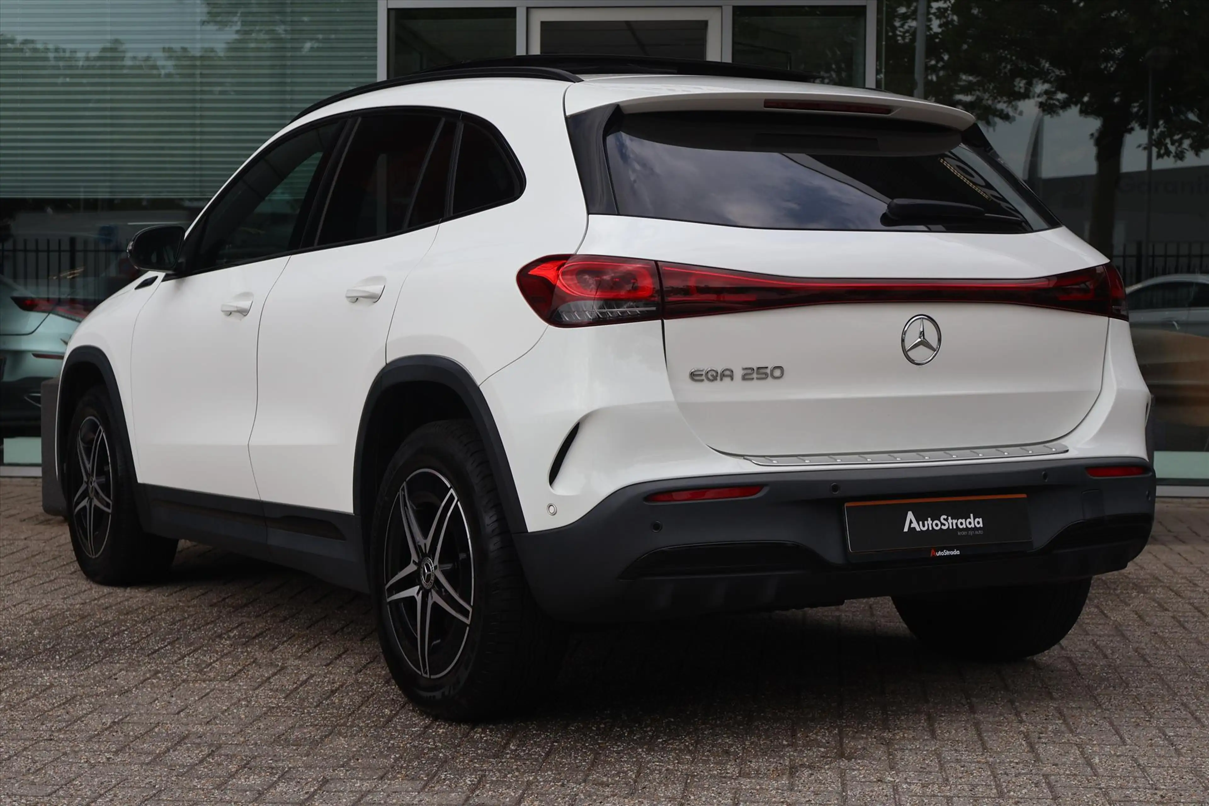Mercedes-Benz EQA 250 AMG-Line SoH 97% I Camera I Navi I Stoelverwarming — photo 2