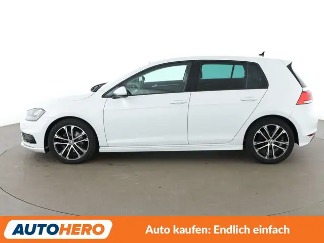Volkswagen Golf view 3