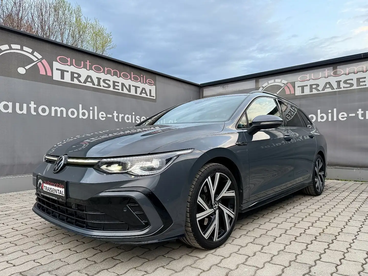Volkswagen Golf VIII 2.0 TDI R-Line Grau - 1
