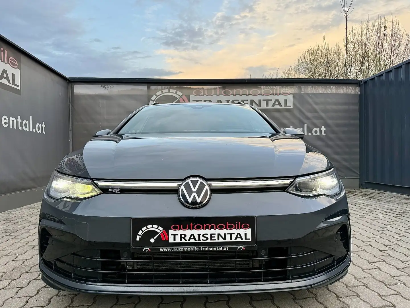 Volkswagen Golf VIII 2.0 TDI R-Line Grau - 2