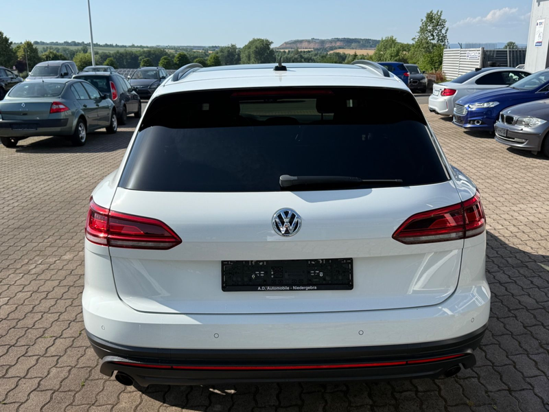 Volkswagen Touareg Basis 4Motion ECO Panorama ACC AHK — photo 6