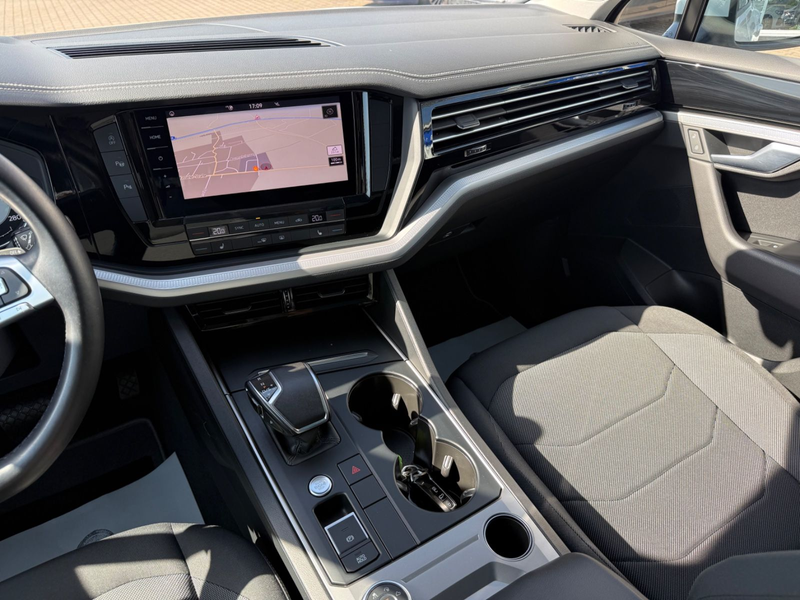 Volkswagen Touareg Basis 4Motion ECO Panorama ACC AHK — photo 12