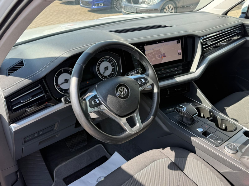 Volkswagen Touareg Basis 4Motion ECO Panorama ACC AHK — photo 8