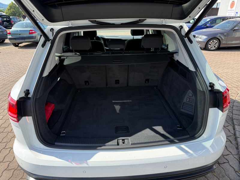 Volkswagen Touareg Basis 4Motion ECO Panorama ACC AHK — photo 15