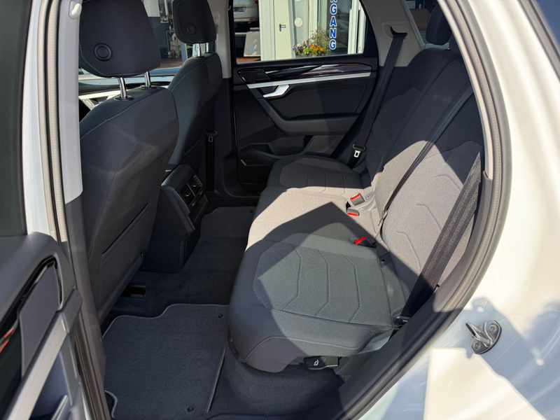 Volkswagen Touareg Basis 4Motion ECO Panorama ACC AHK — photo 11