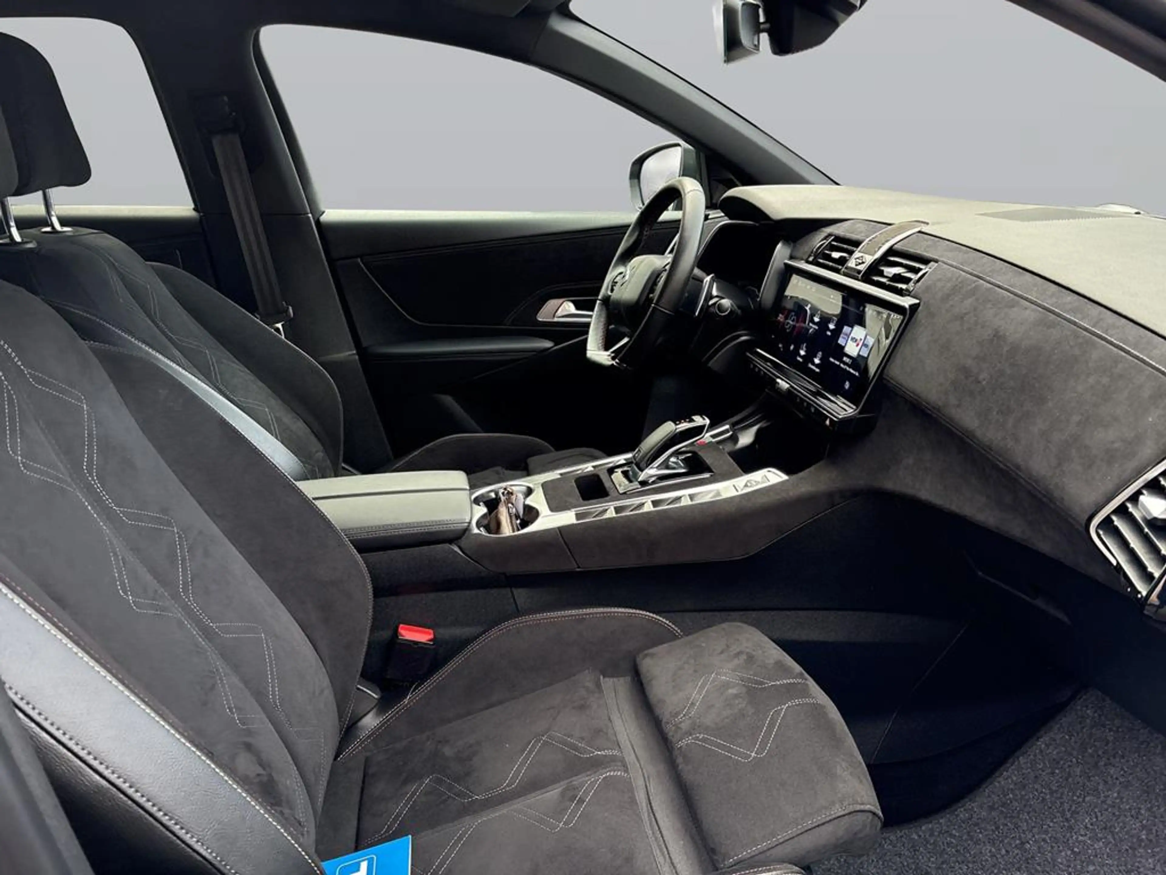 DS Automobiles DS 7 Crossback DS7 Performance Line + 130 HDi — photo 10