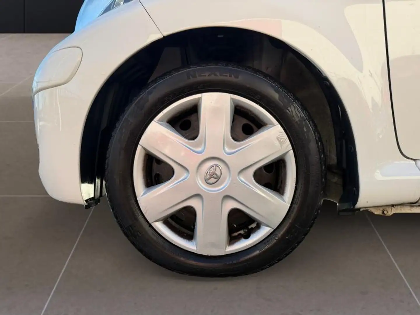 Toyota Aygo play Alb - 2