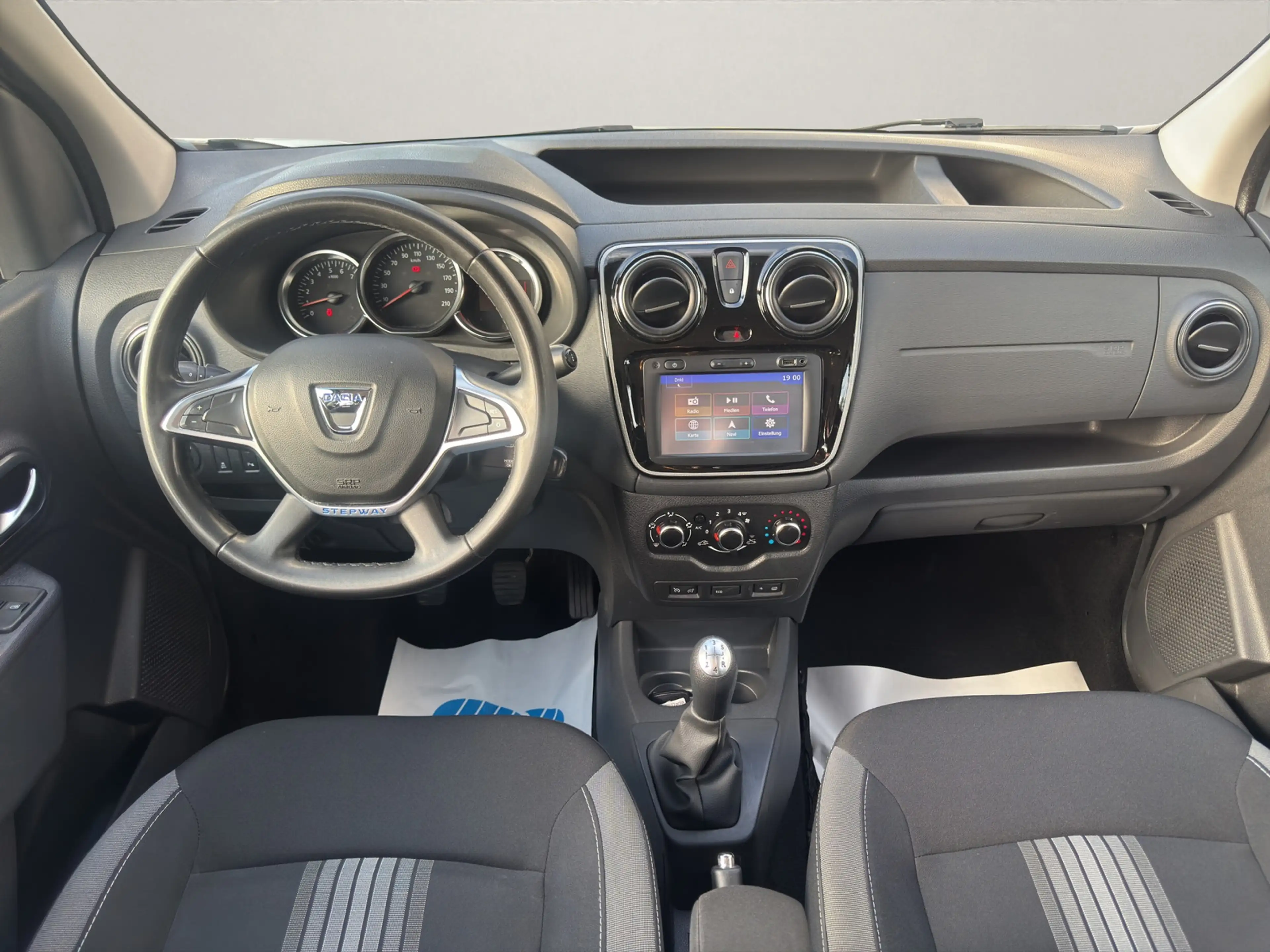 Dacia Dokker Stepway Celebration~AHK~SHZ~NAVIGATION~TEMPOM~R-KA — photo 9