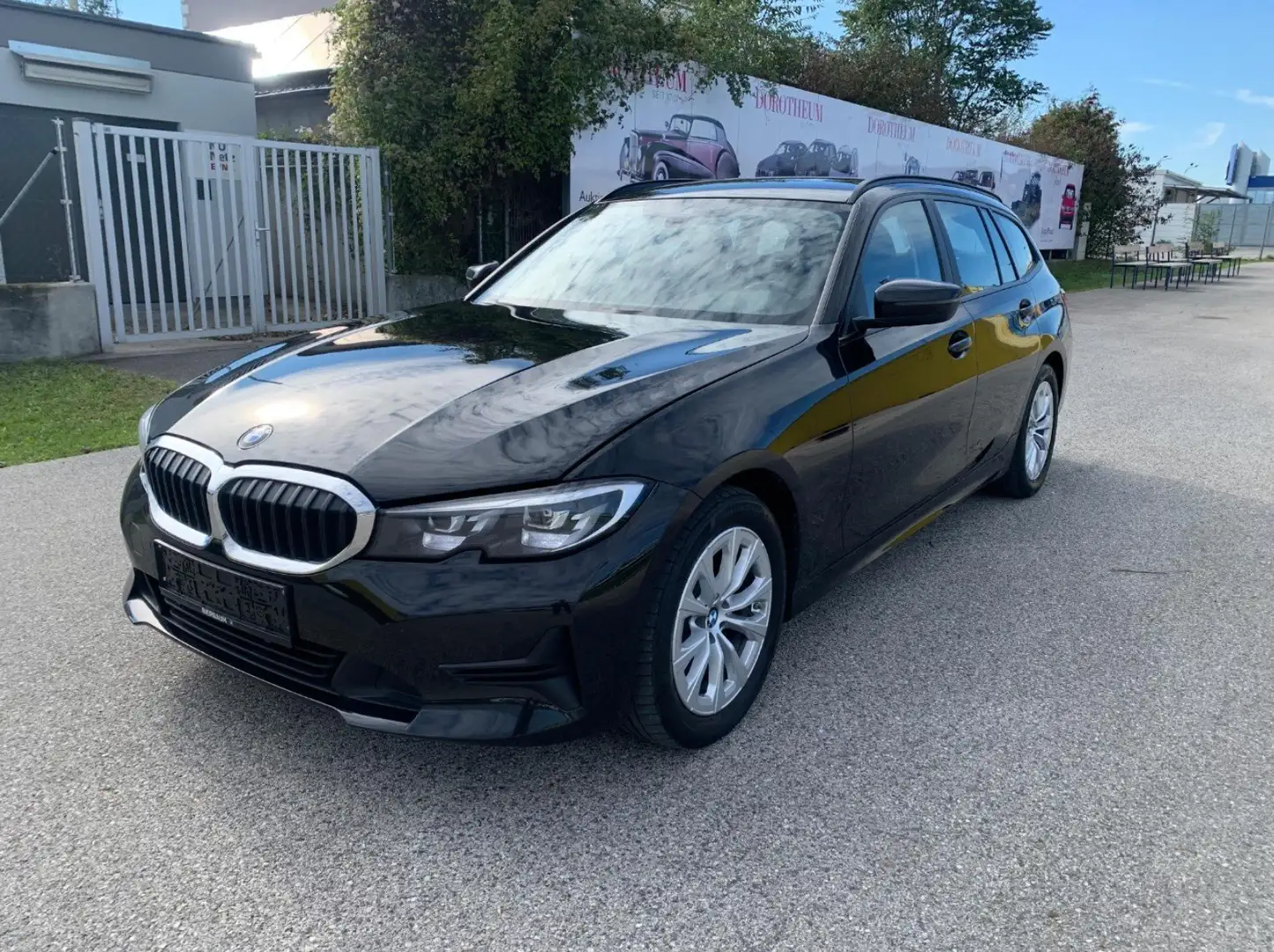 BMW 318 *Gepflegt* Touring Autobahn-km Schwarz - 1
