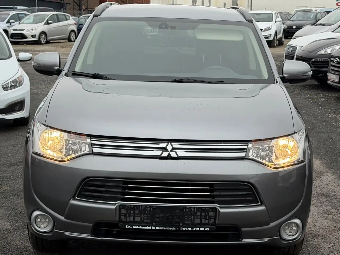 Mitsubishi Outlander PHEV 4WD Grau - 2