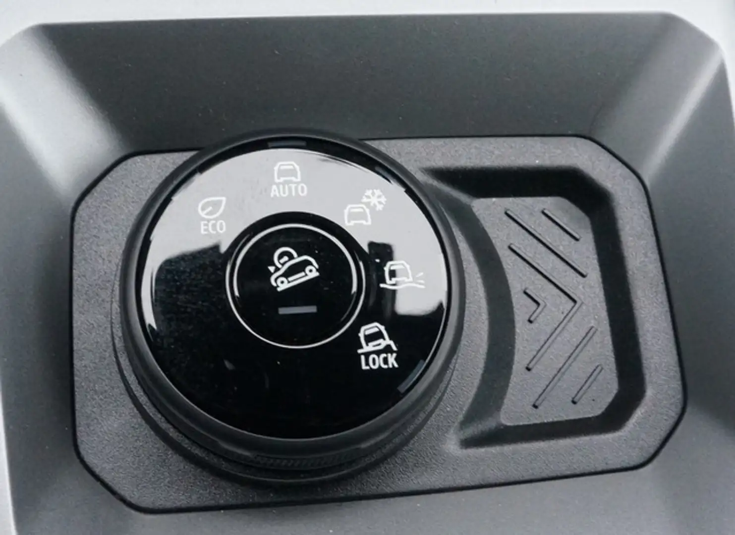 Dacia Duster III Mod25*Extreme+4x4+Winterp+ALLWETTER 4WD Vert - 2