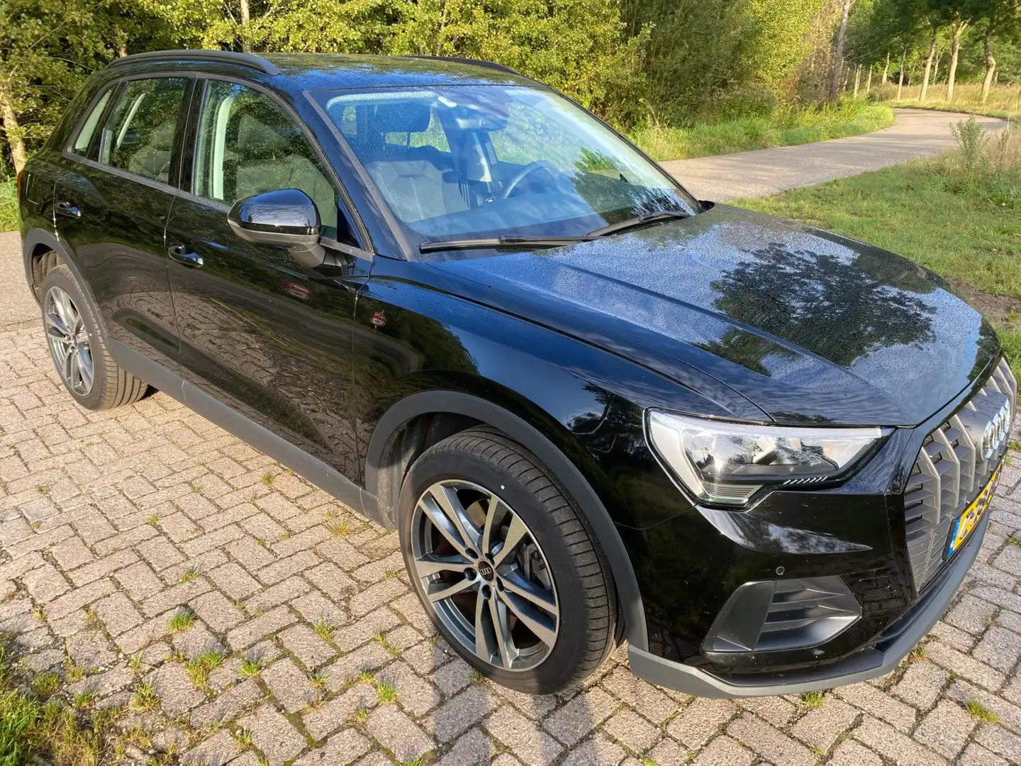 Audi Q3 Q3 45 TFSI e edition Zwart - 2