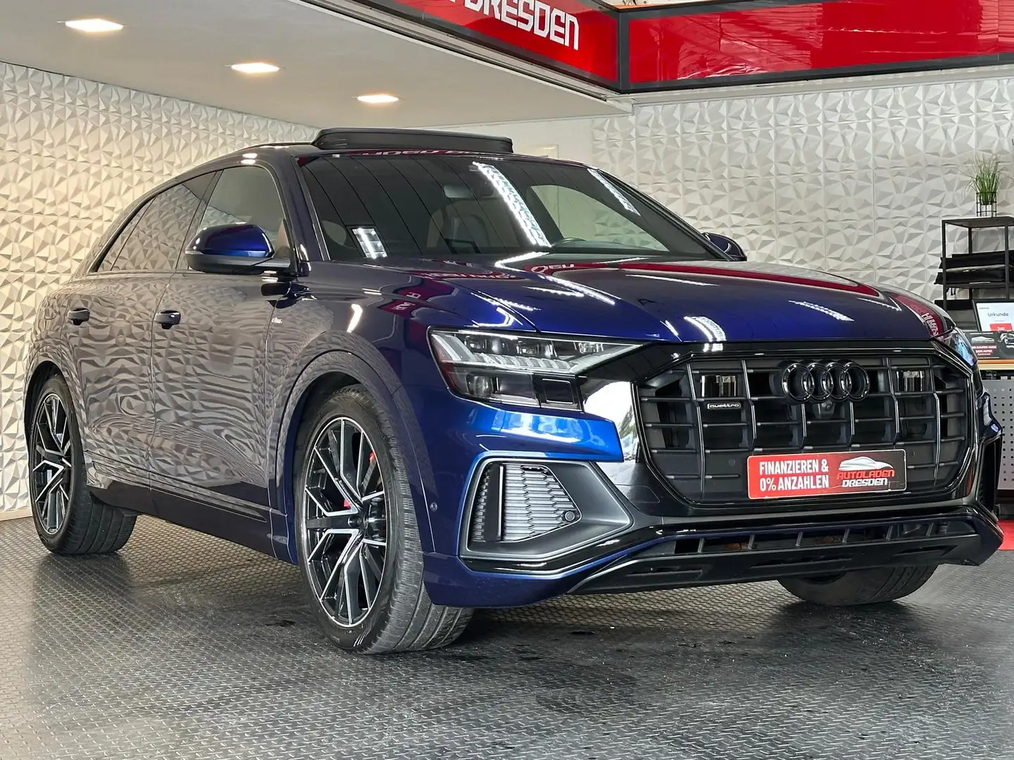 Audi Q8 50TDI QUATTRO S LINE #MATRIX#PANO#B&O#AHK#AIR Modrá - 2