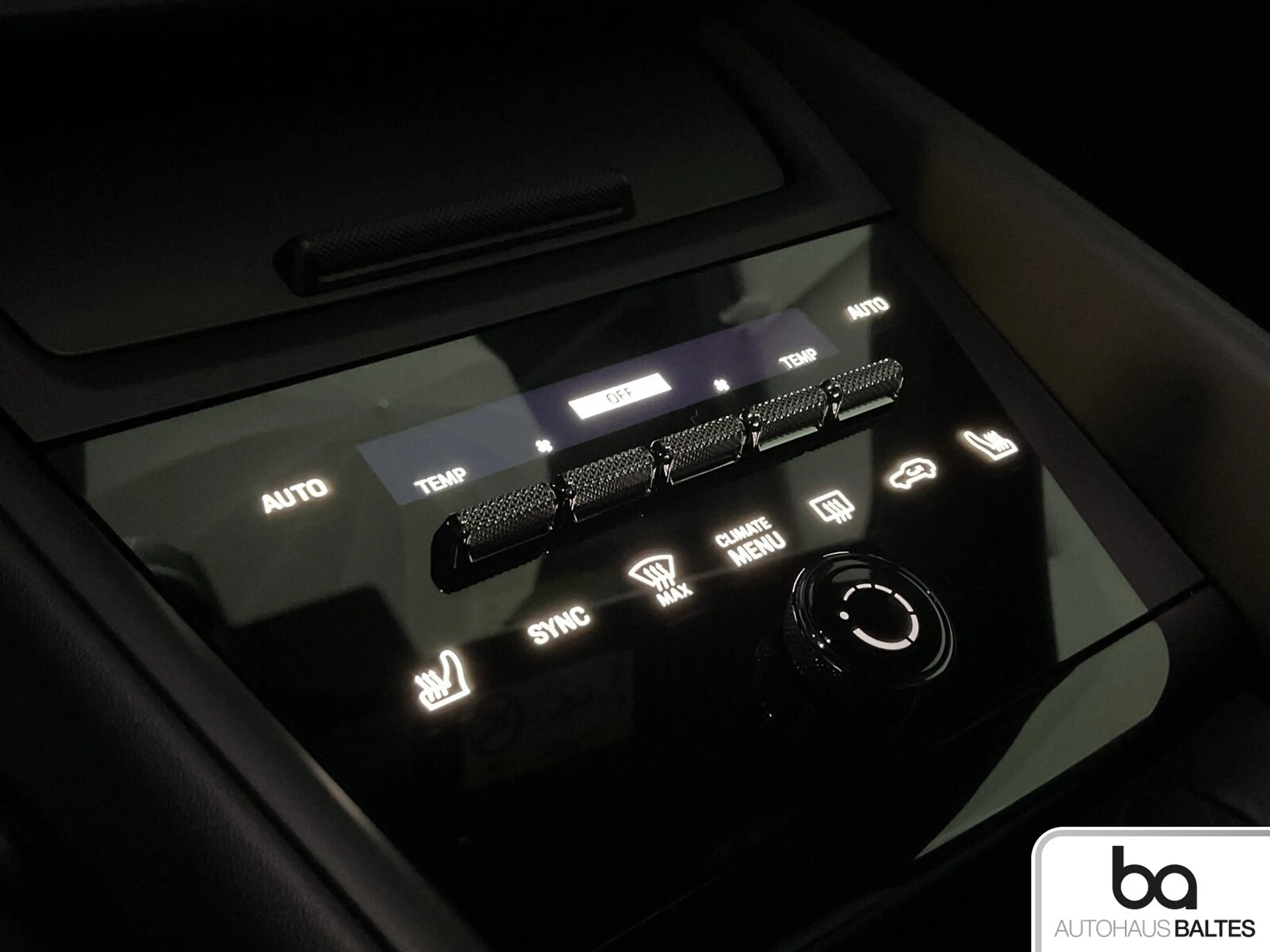 Porsche Macan Macan 4 Electric 20"/Pano/AHK/Luft/360°/ACC — photo 10