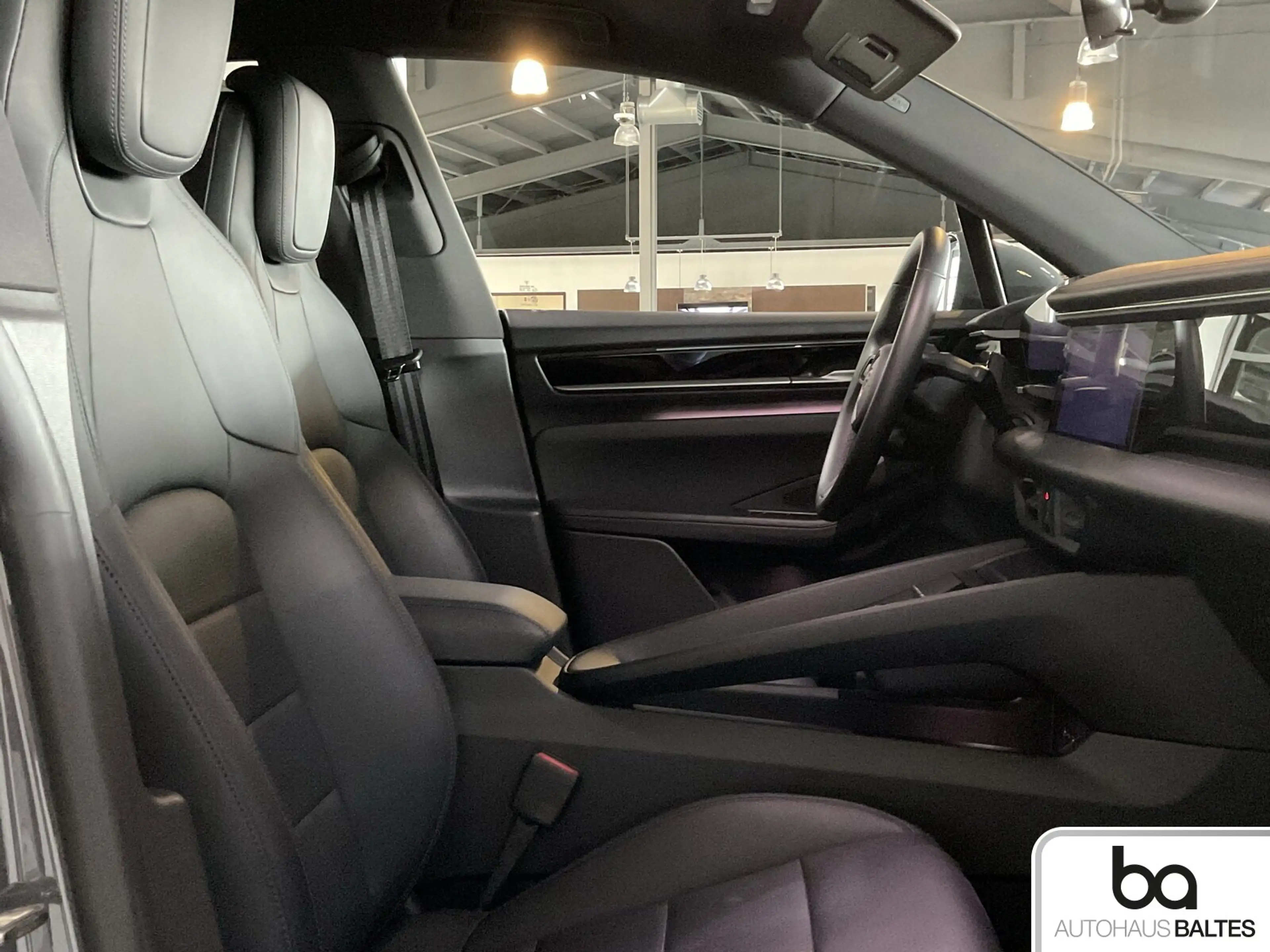 Porsche Macan Macan 4 Electric 20"/Pano/AHK/Luft/360°/ACC — photo 7