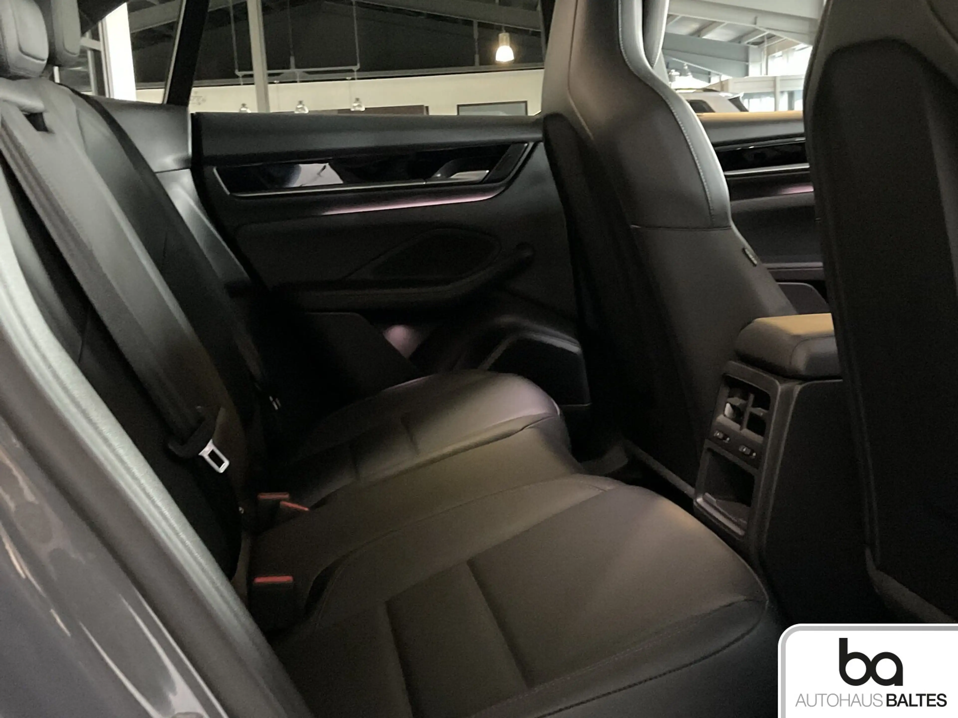 Porsche Macan Macan 4 Electric 20"/Pano/AHK/Luft/360°/ACC — photo 8