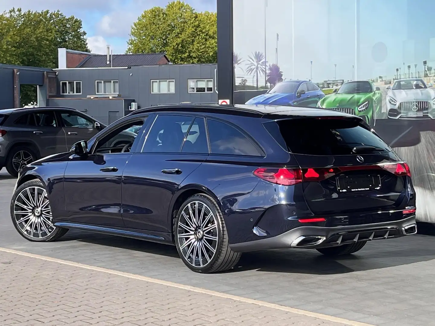 Mercedes-Benz E 200 AMG Line Bleu - 2
