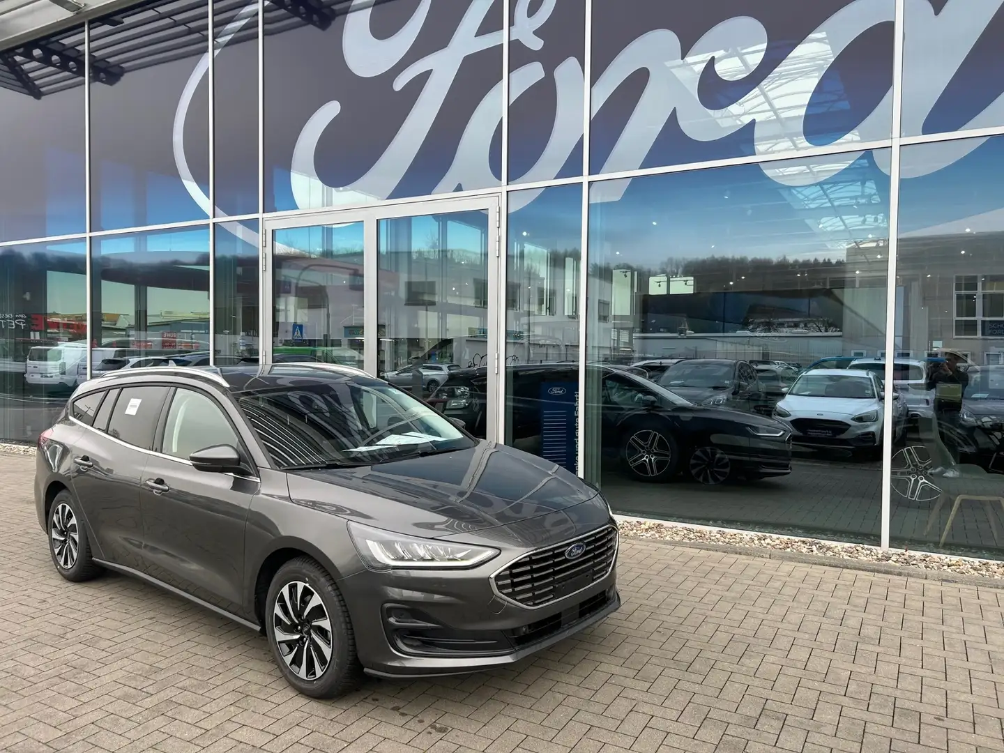 Ford Focus TITANIUM EDITION *GJR *AHK Grau - 1