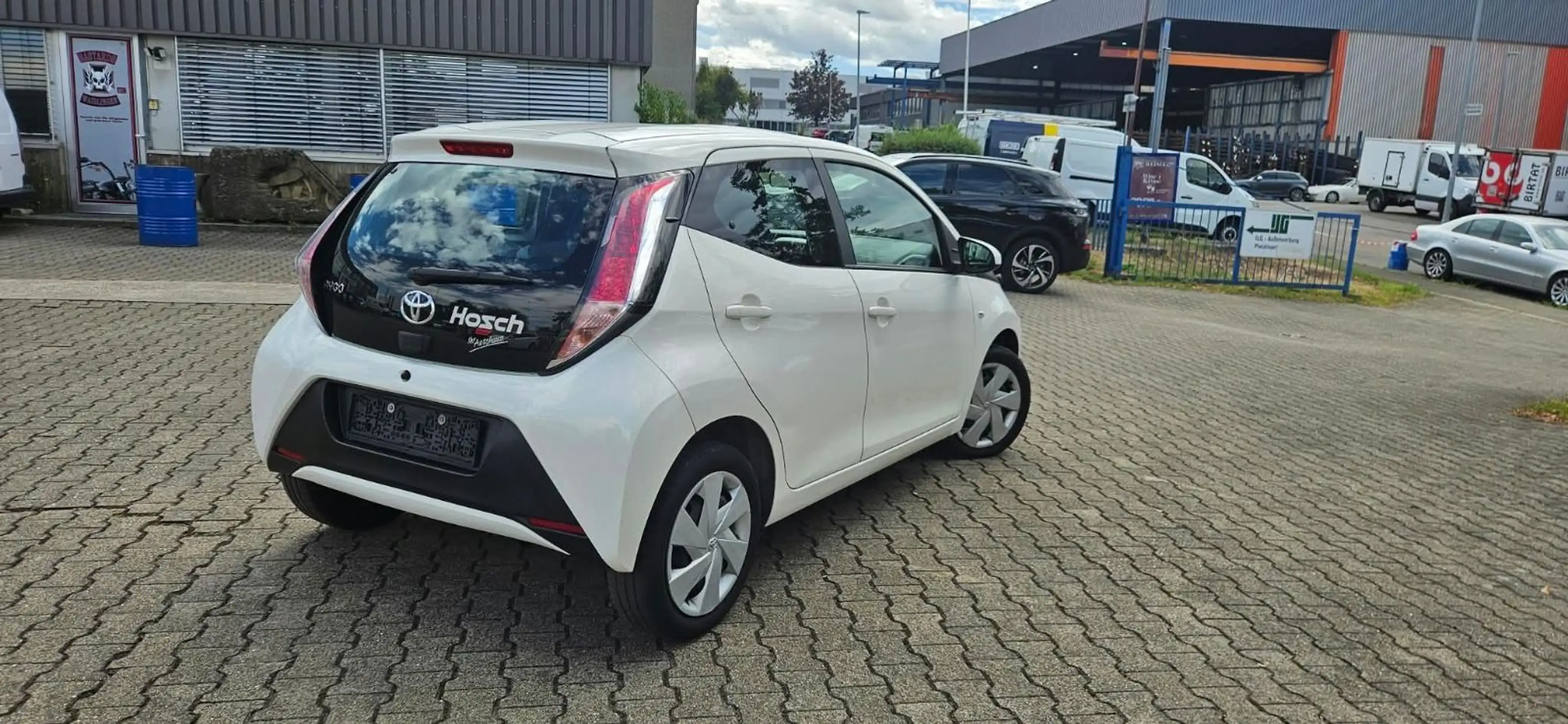 Toyota Aygo AYGO x-play — photo 4