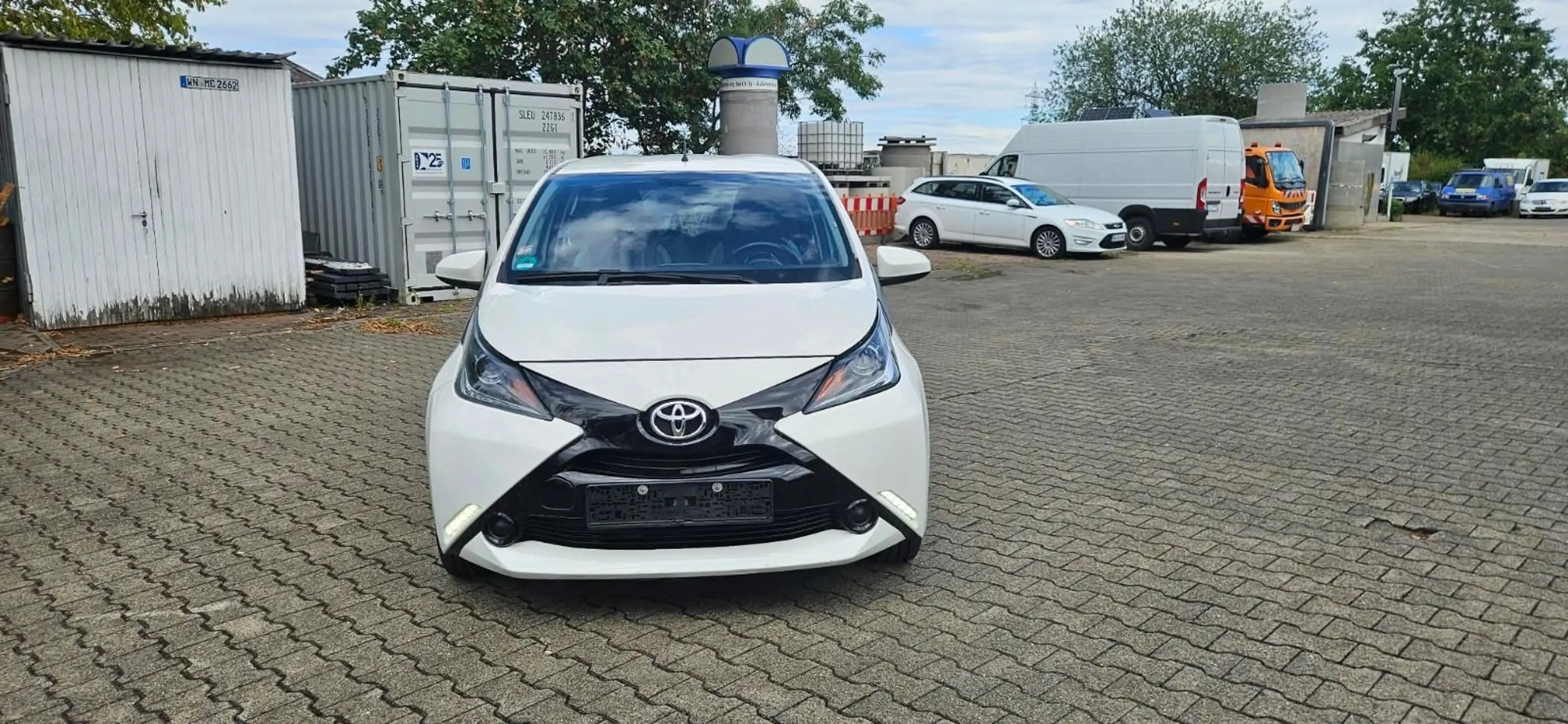 Toyota Aygo AYGO x-play — photo 9