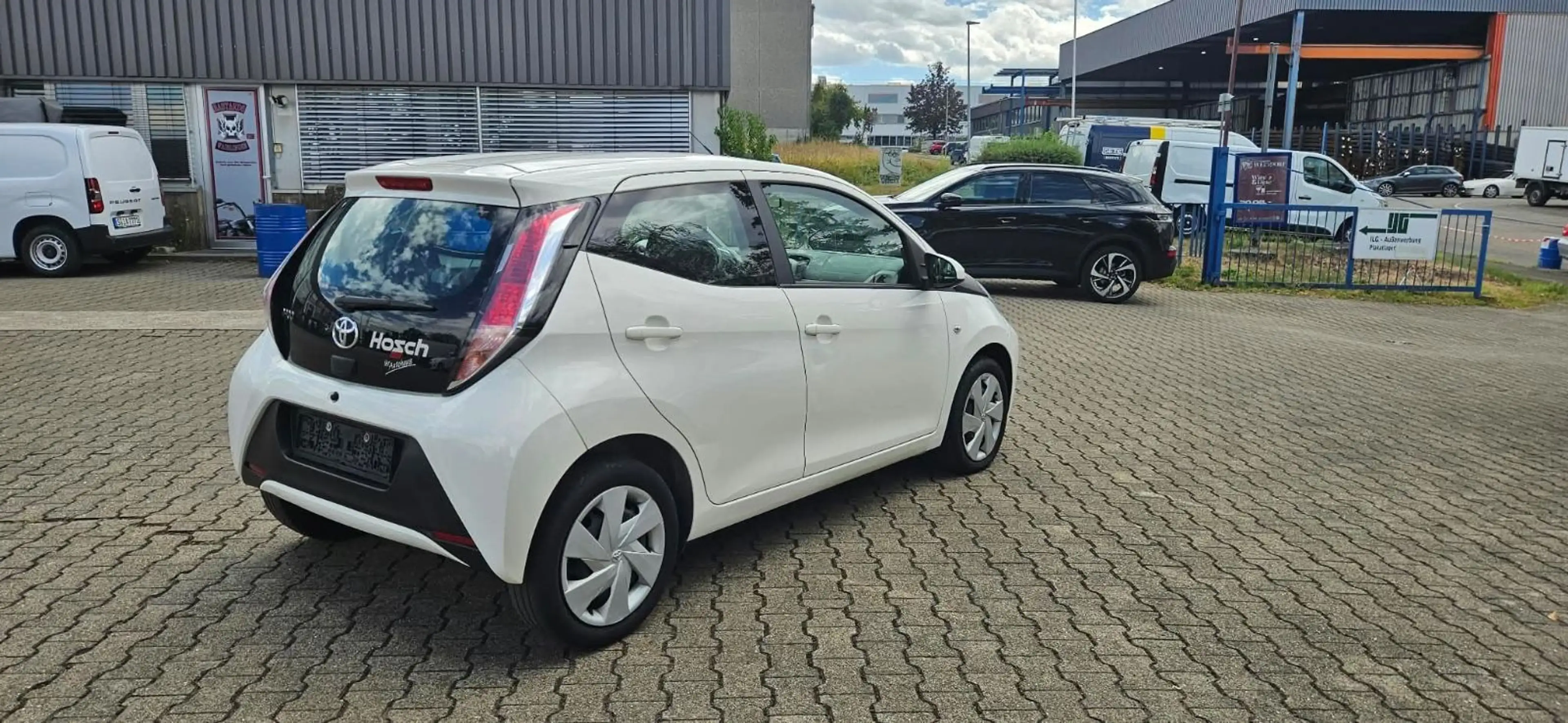 Toyota Aygo AYGO x-play — photo 2