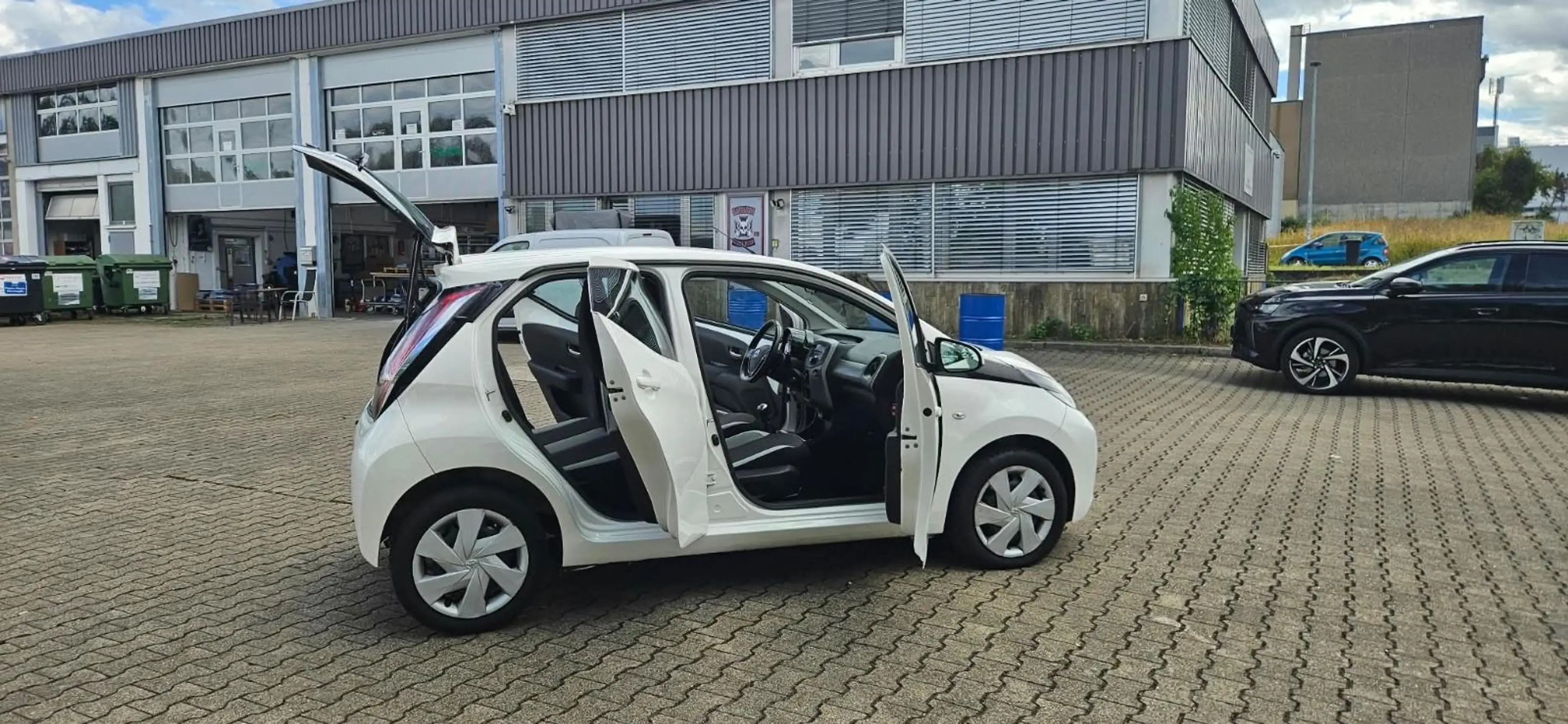 Toyota Aygo AYGO x-play — photo 15