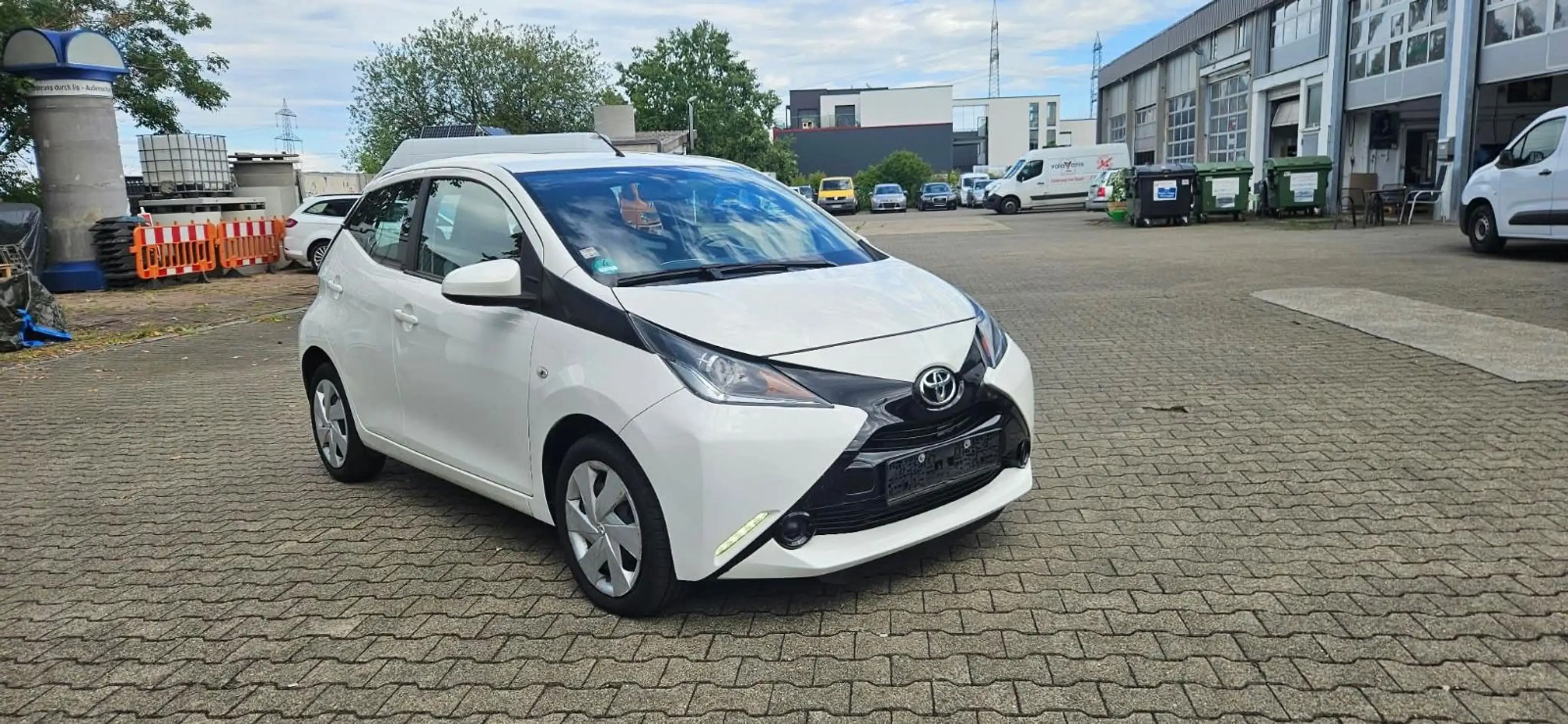 Toyota Aygo AYGO x-play — photo 13