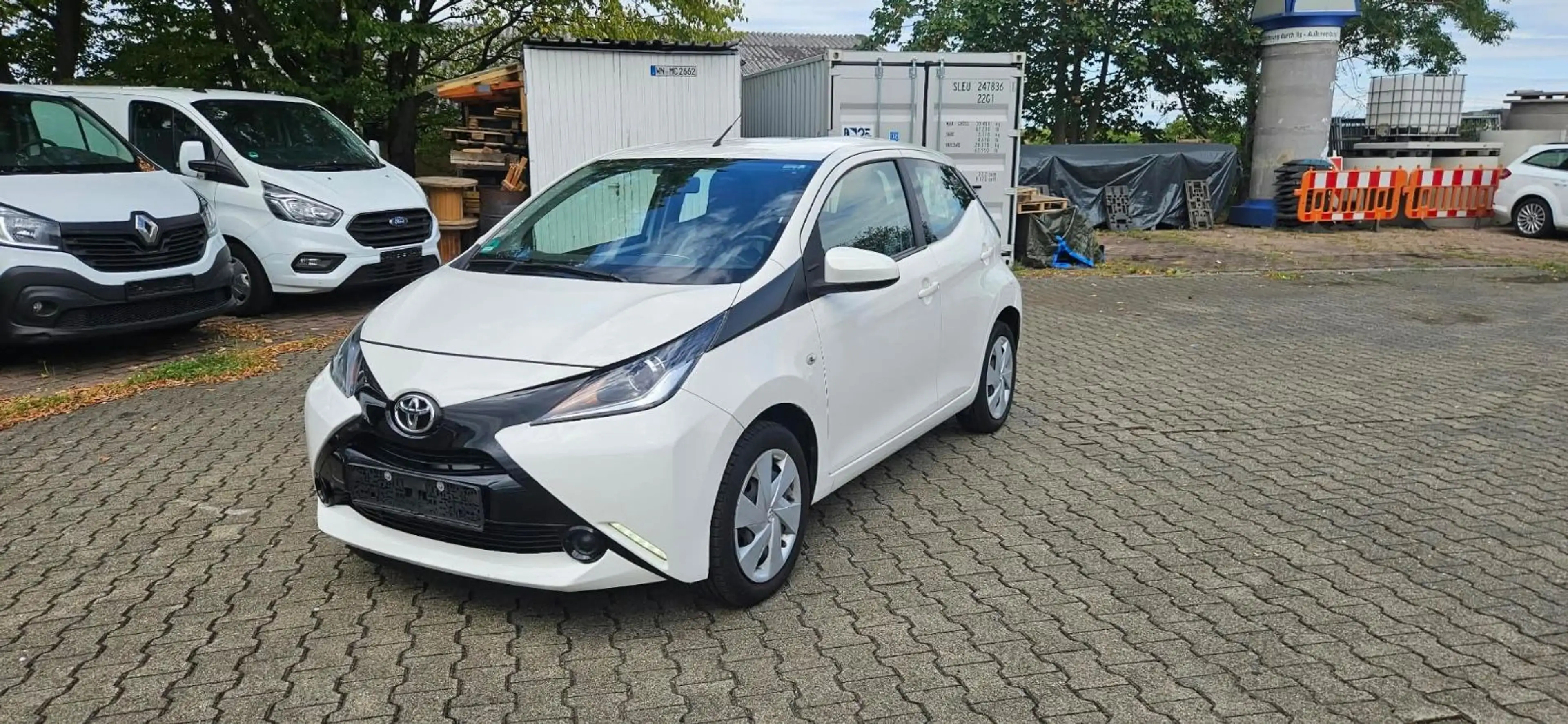 Toyota Aygo AYGO x-play — photo 5