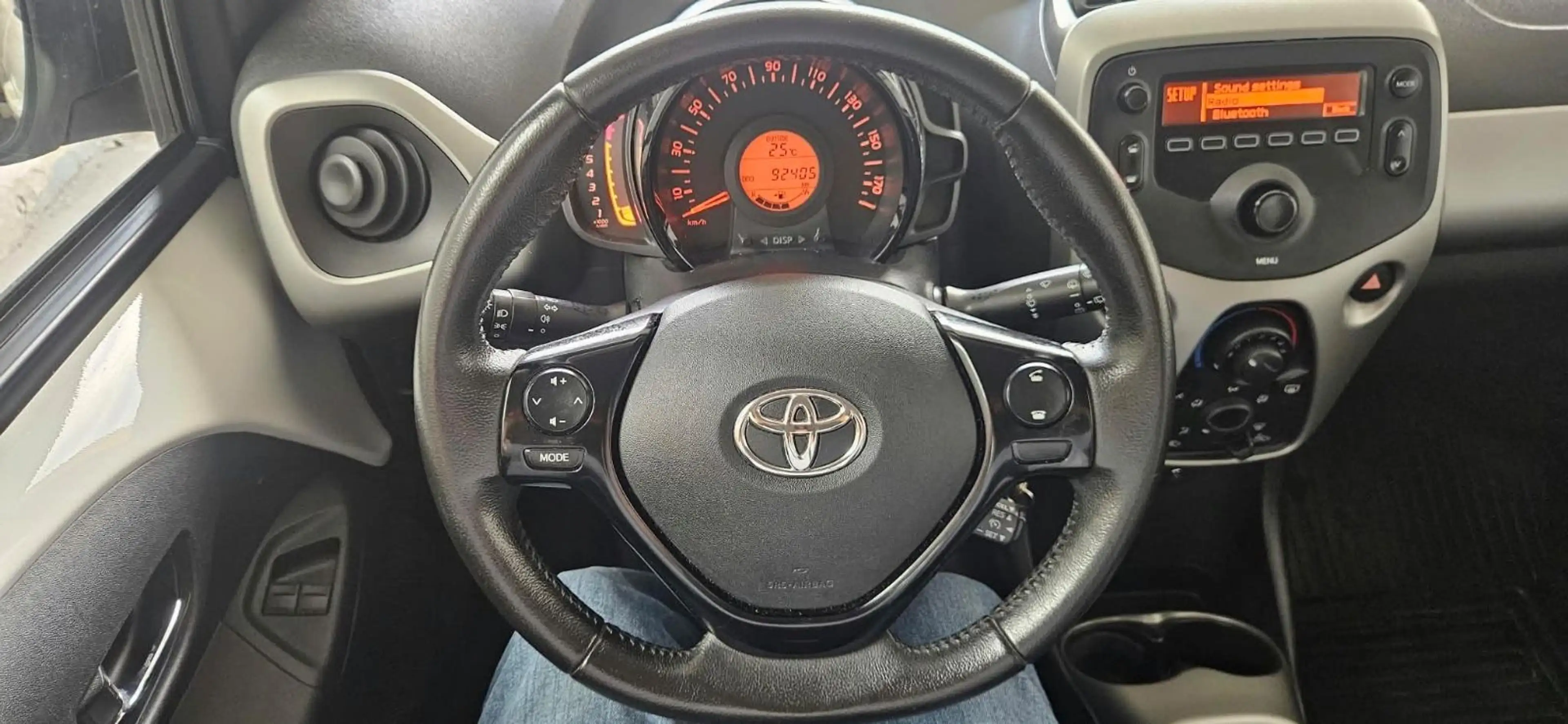 Toyota Aygo AYGO x-play — photo 14