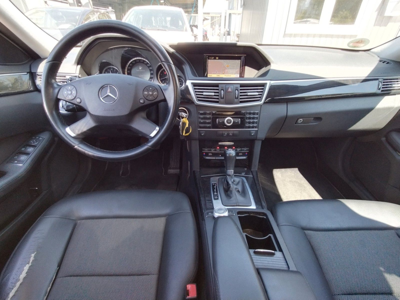 Mercedes-Benz E 200 T-Model CGI+XENON+:PANO+NAVI+ILS+PDC+EURO5 — photo 13