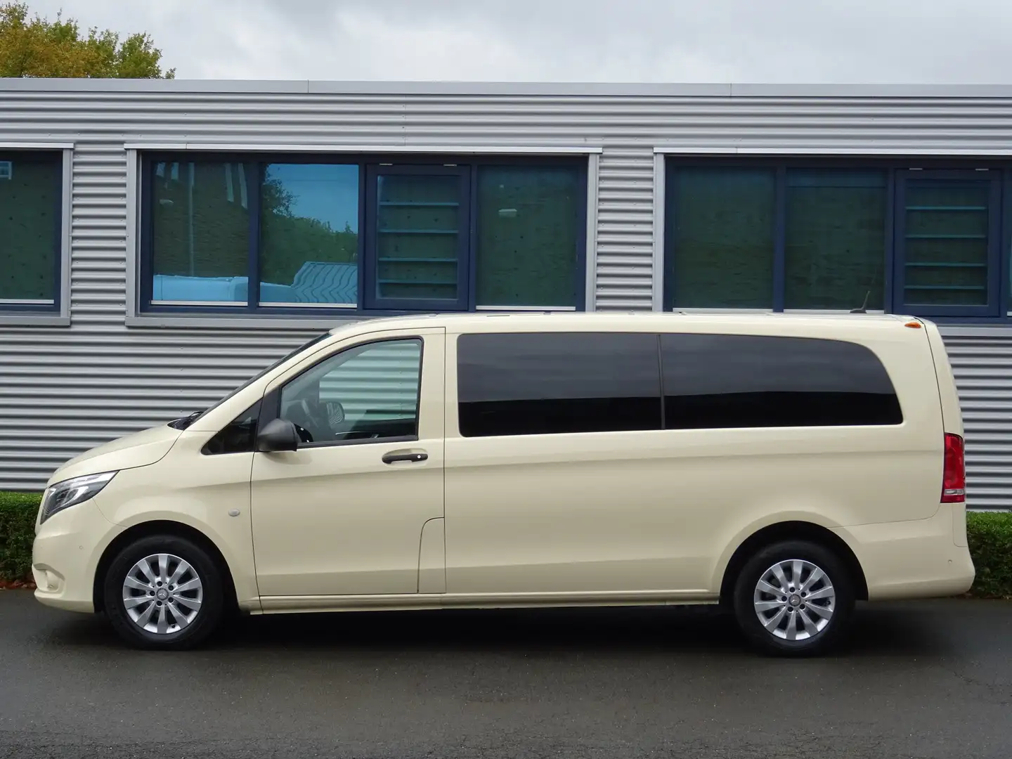 Mercedes-Benz Vito Tourer 2.1 114 CDI Extra Lang L3 9-Persoons EURO6 Beige - 2