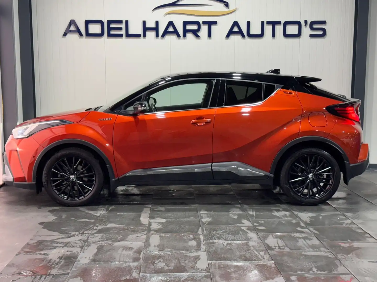 Toyota C-HR 2.0 Hybrid Executive Automaat / Navigatie full map Orange - 2