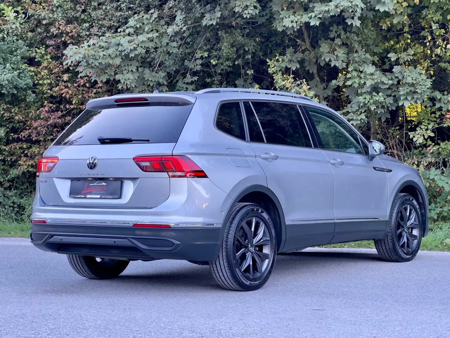 Volkswagen Tiguan Allspace 2.0 TDI Aut. LED-MATRIX*AHK*ACC*MASSAGE* Silber - 2