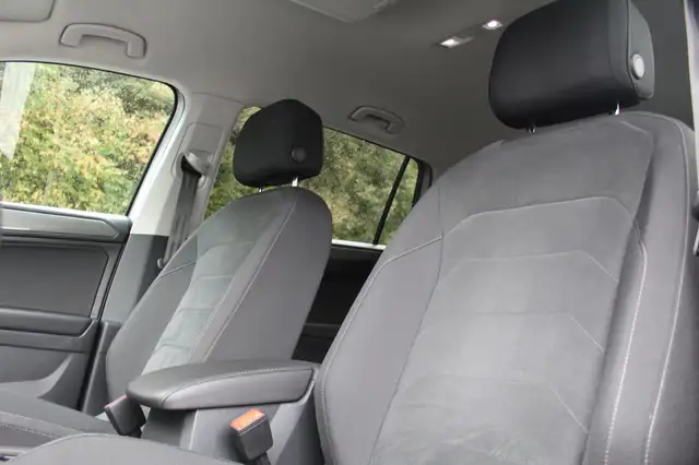 Volkswagen Tiguan Allspace view 12