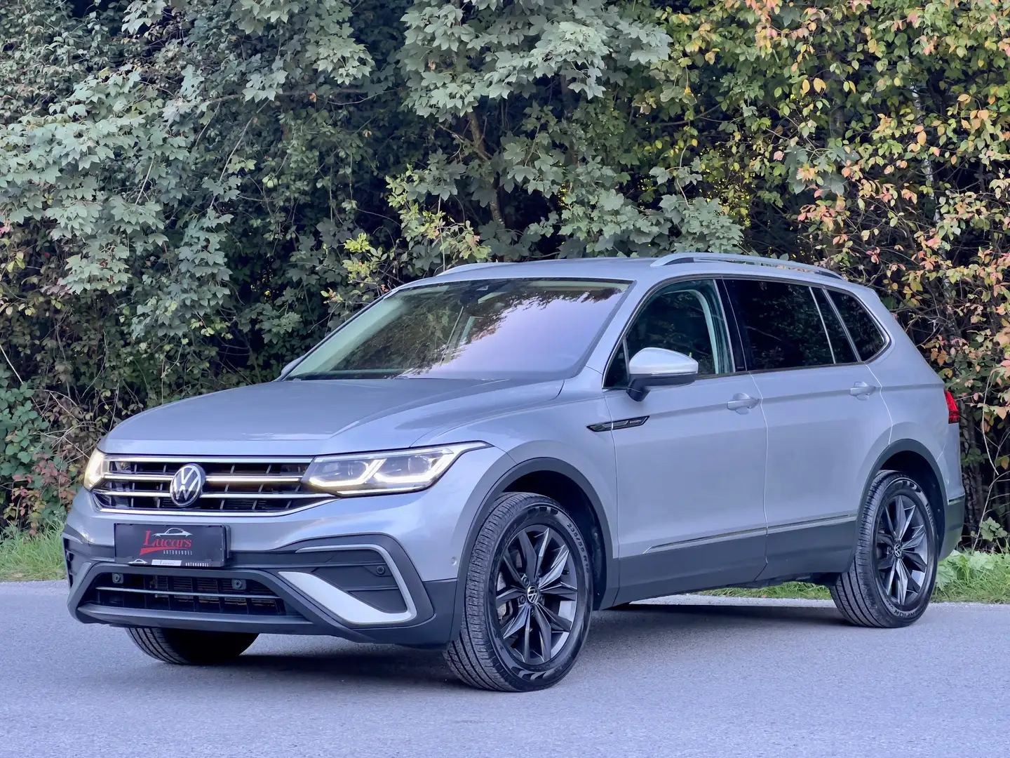 Volkswagen Tiguan Allspace 2.0 TDI Aut. LED-MATRIX*AHK*ACC*MASSAGE* Silber - 1