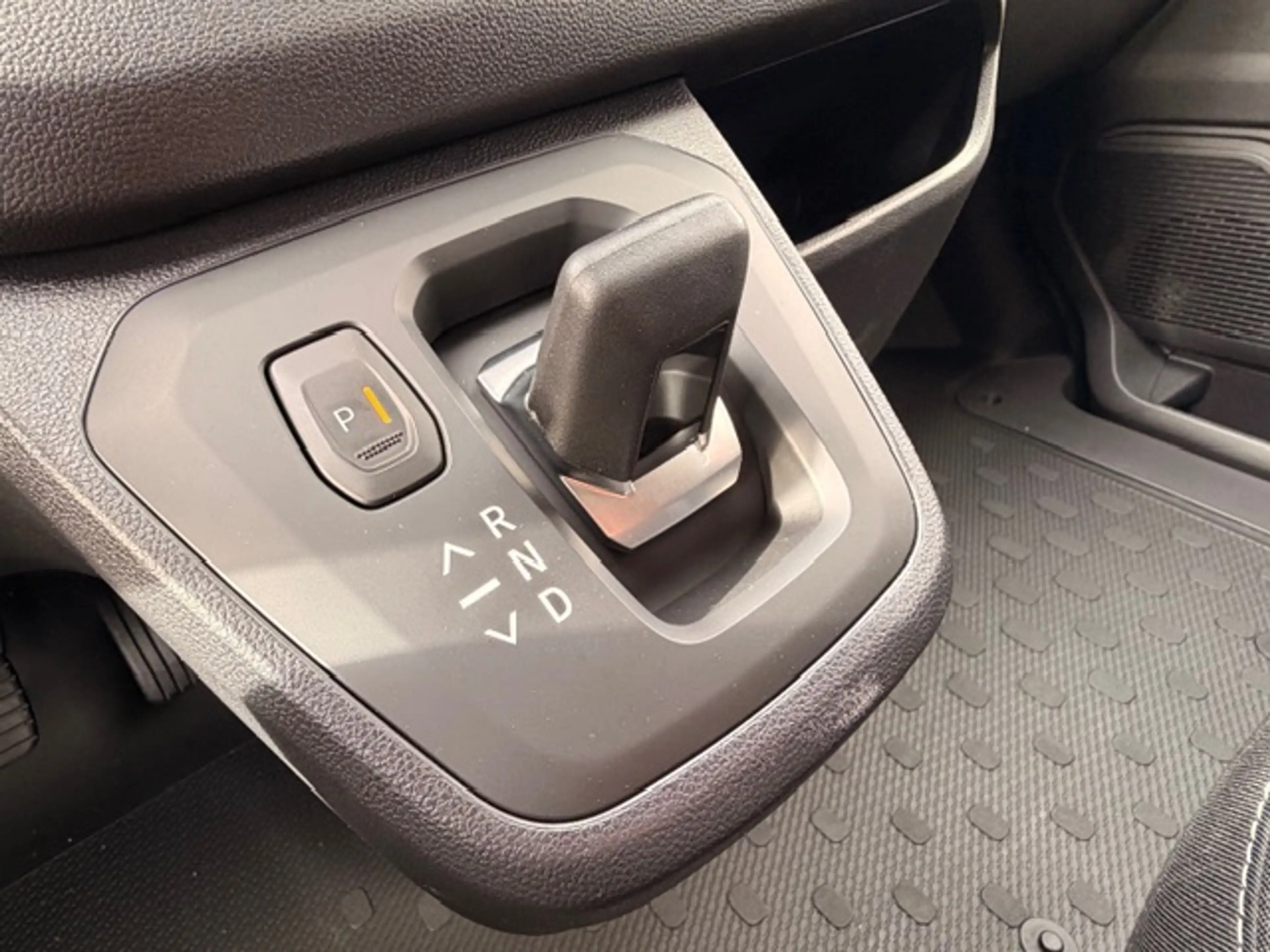 Nissan Primastar Kombi9 L1H1 2,8t dci170 AT TEKNA 2ST HK Design — photo 9