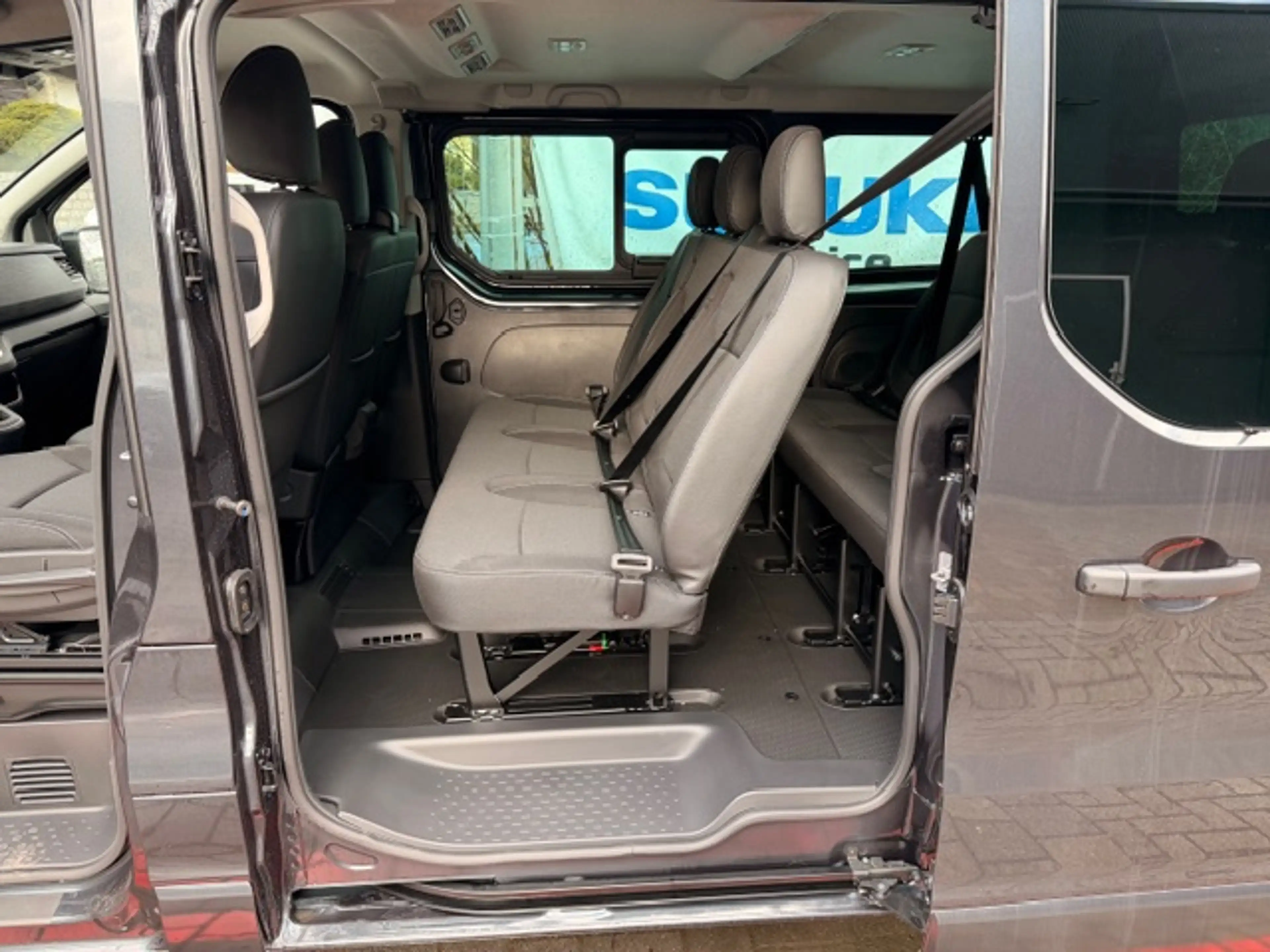 Nissan Primastar Kombi9 L1H1 2,8t dci170 AT TEKNA 2ST HK Design — photo 6