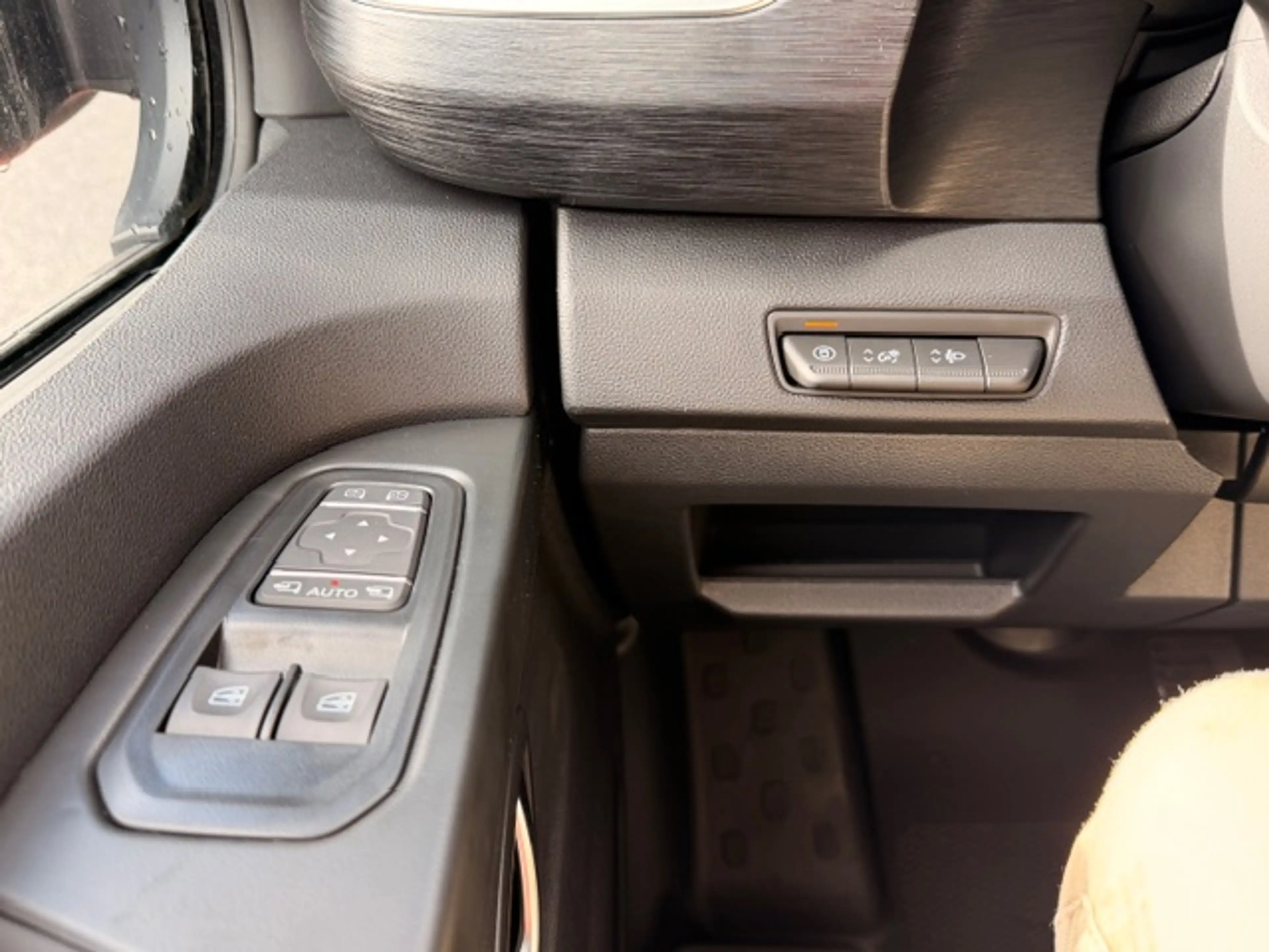 Nissan Primastar Kombi9 L1H1 2,8t dci170 AT TEKNA 2ST HK Design — photo 12