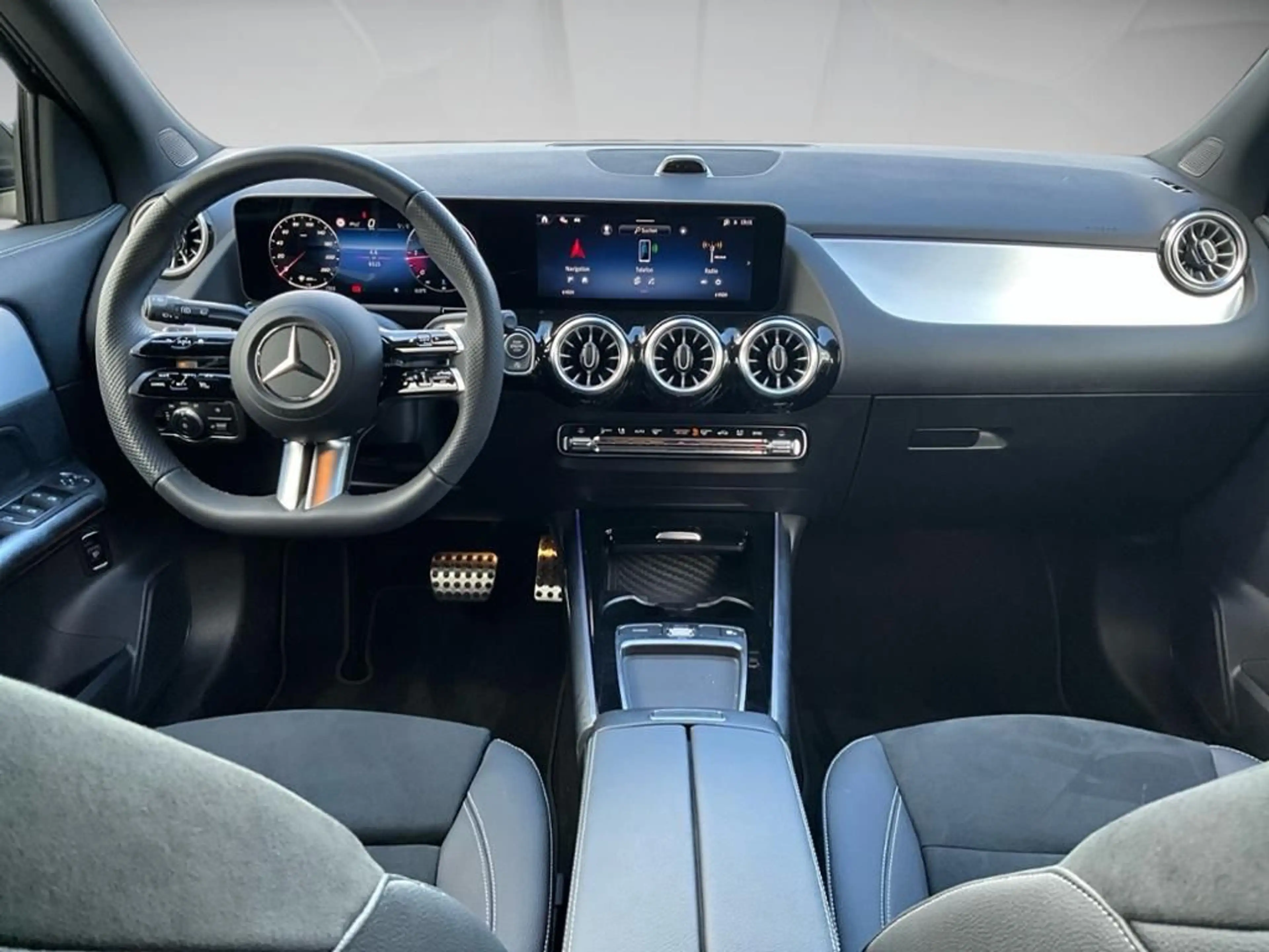 Mercedes-Benz GLA 200 d AMG AUT Kam. KlimaA LED LM PDC ParkAss — photo 10