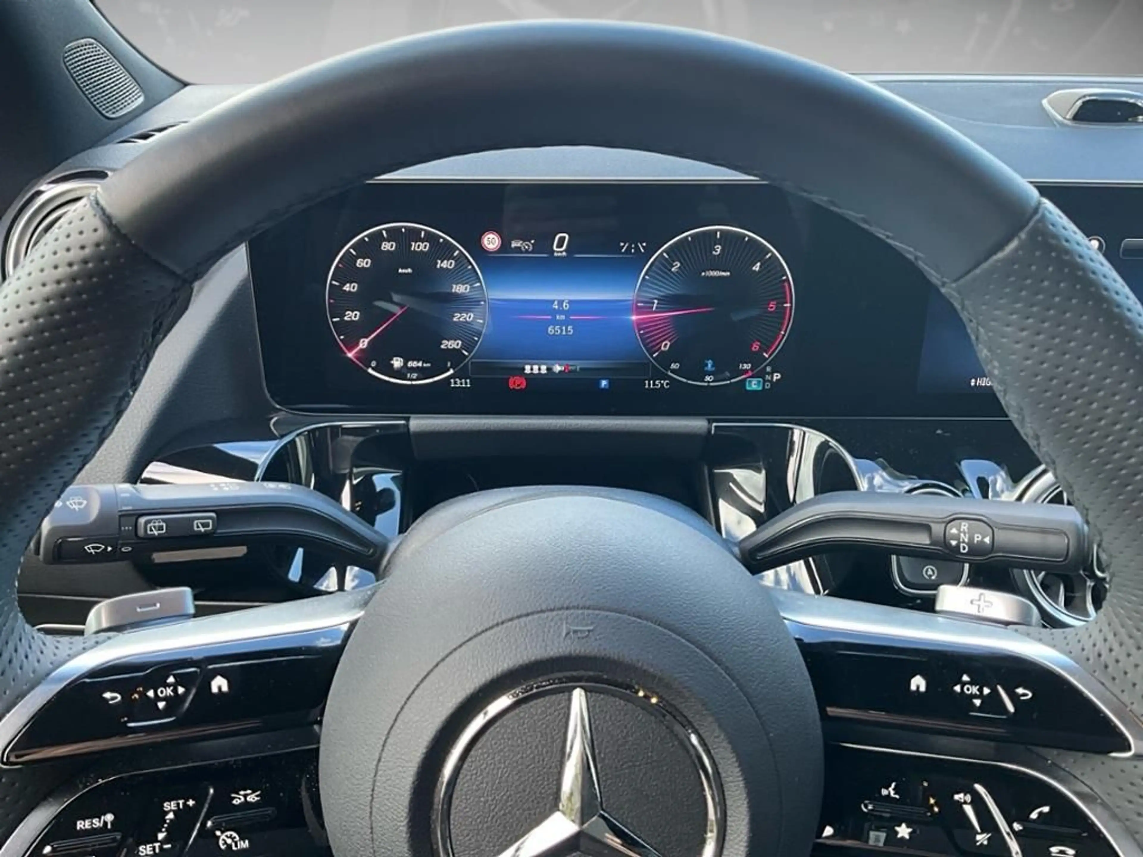 Mercedes-Benz GLA 200 d AMG AUT Kam. KlimaA LED LM PDC ParkAss — photo 12