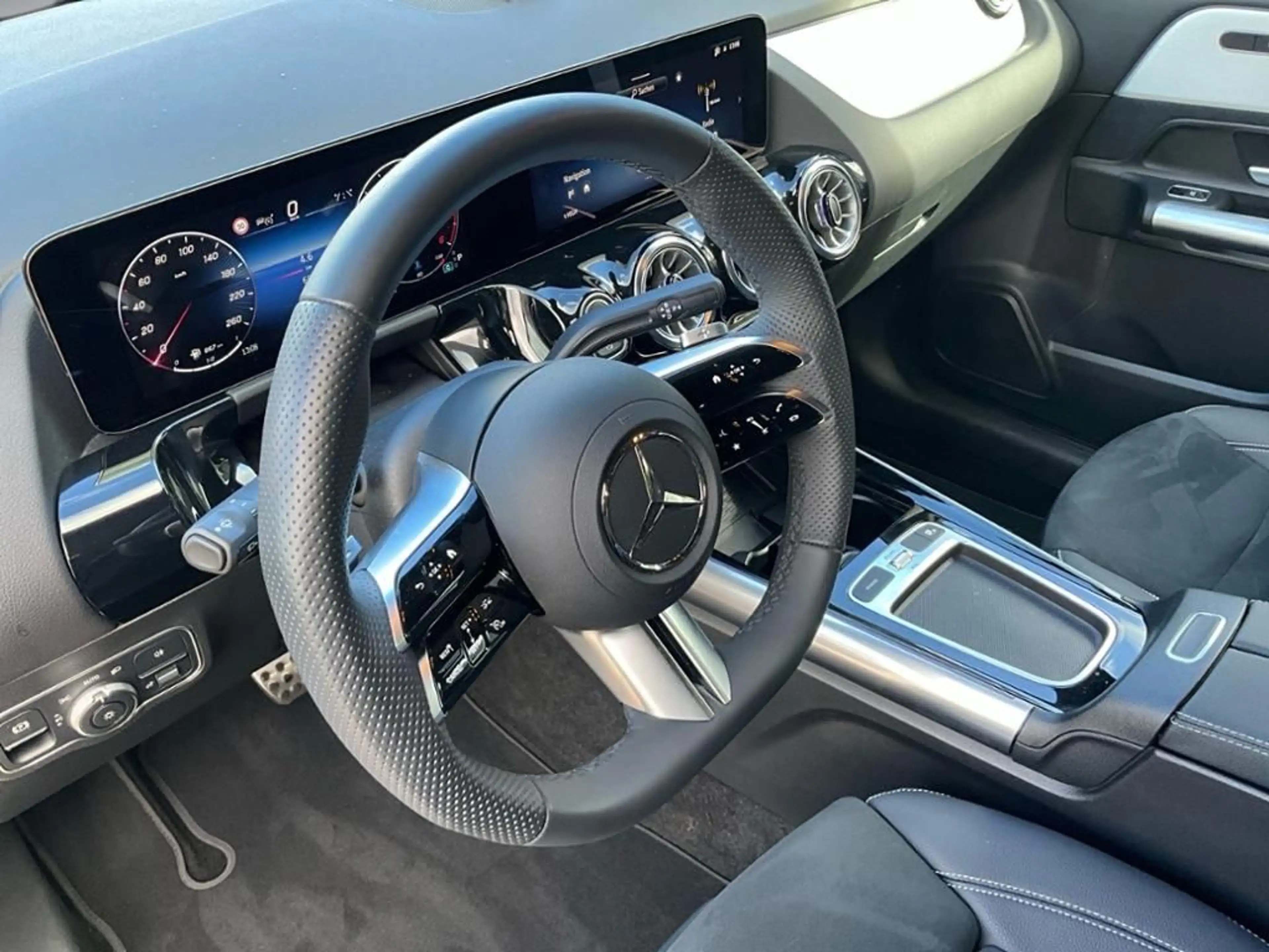 Mercedes-Benz GLA 200 d AMG AUT Kam. KlimaA LED LM PDC ParkAss — photo 9